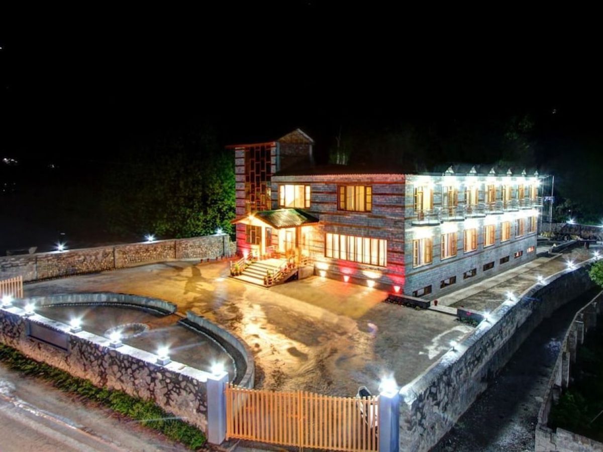 Aamod at Apple Town, Manali